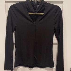 black choker / V-neck cut out long sleeve top